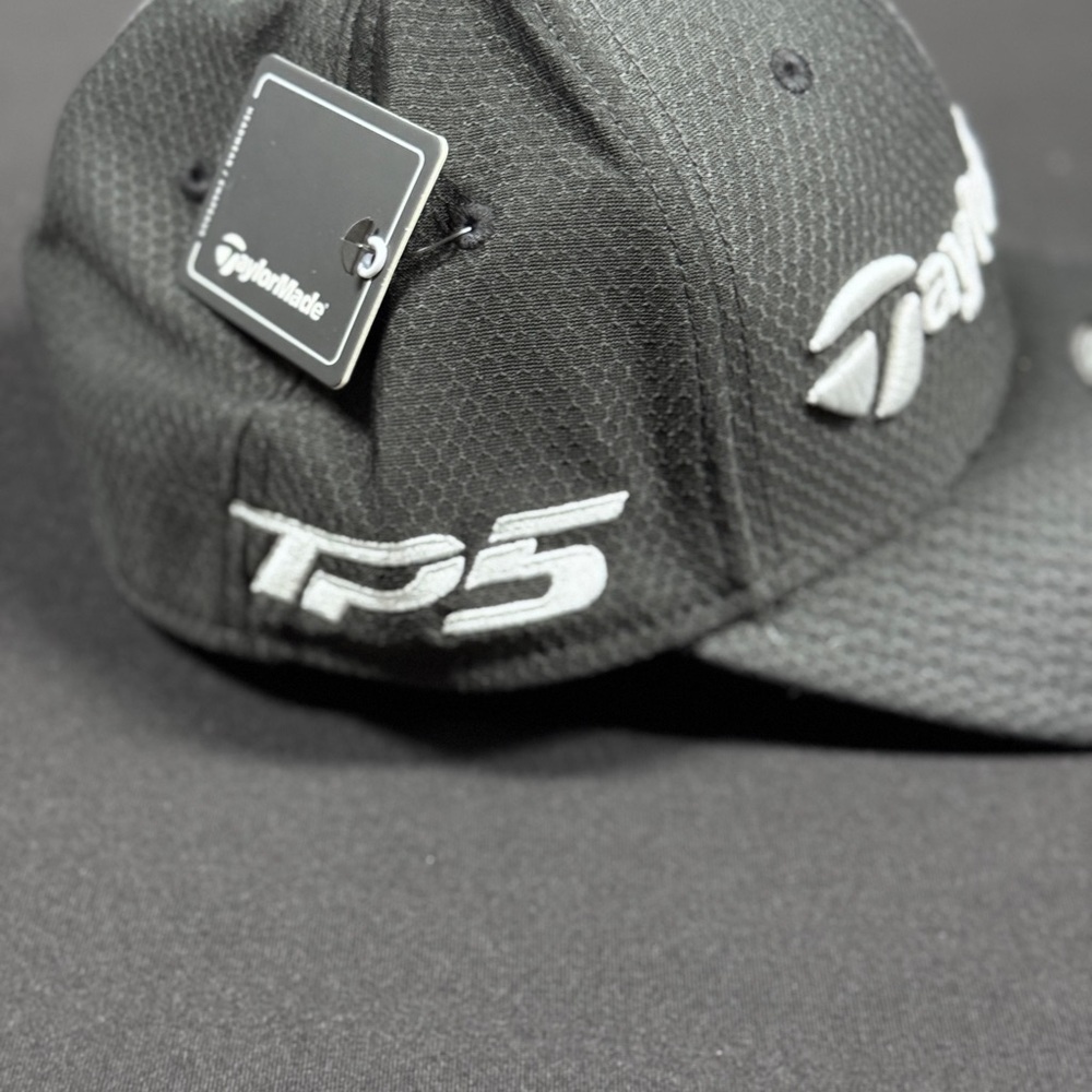 TaylorMade Black 39THIRTY Small/Medium Fitted Cap - Picture 3 of 4